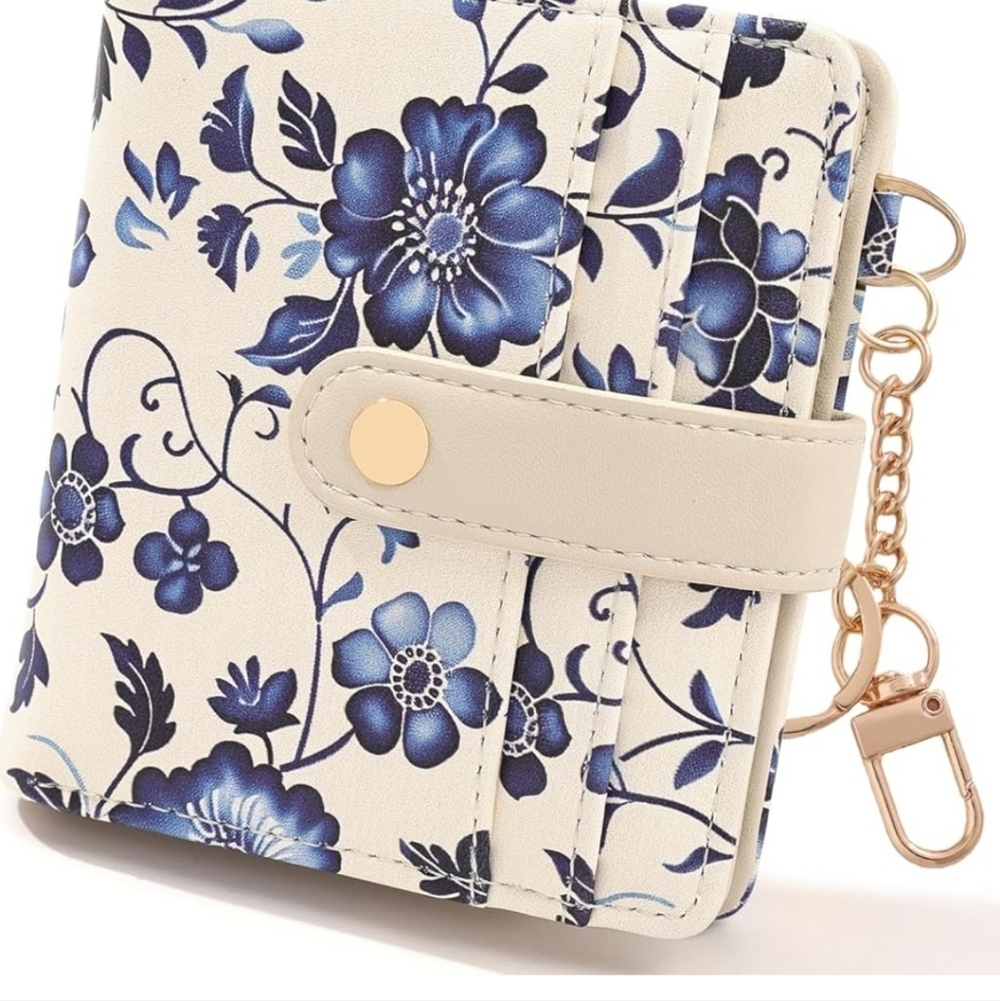 Floral Blue and Cream Wallet - Picture 2 of 6